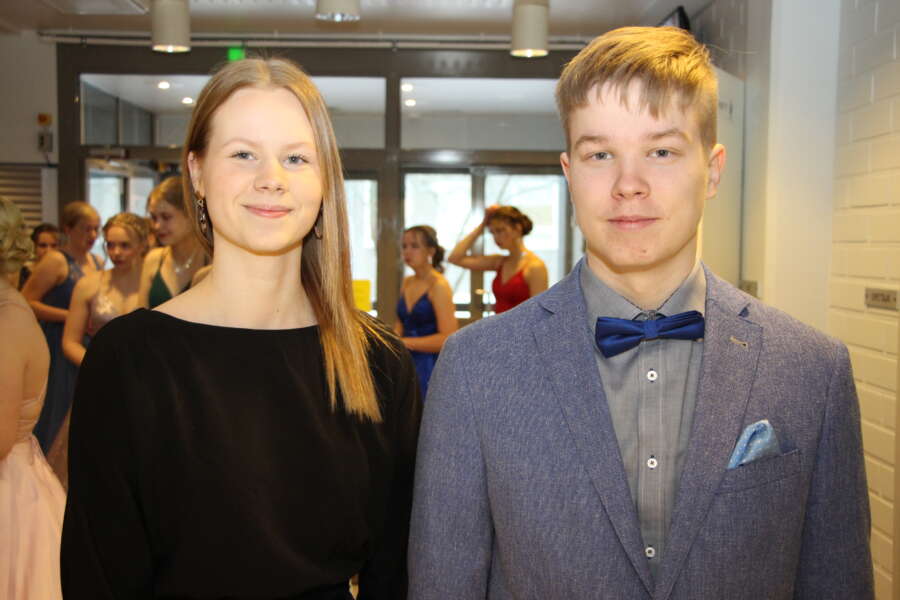 Kosken lukion vanhojen tanssit 2024 juontajaparina oli Aino Honkala ja Topias Väihkönen.