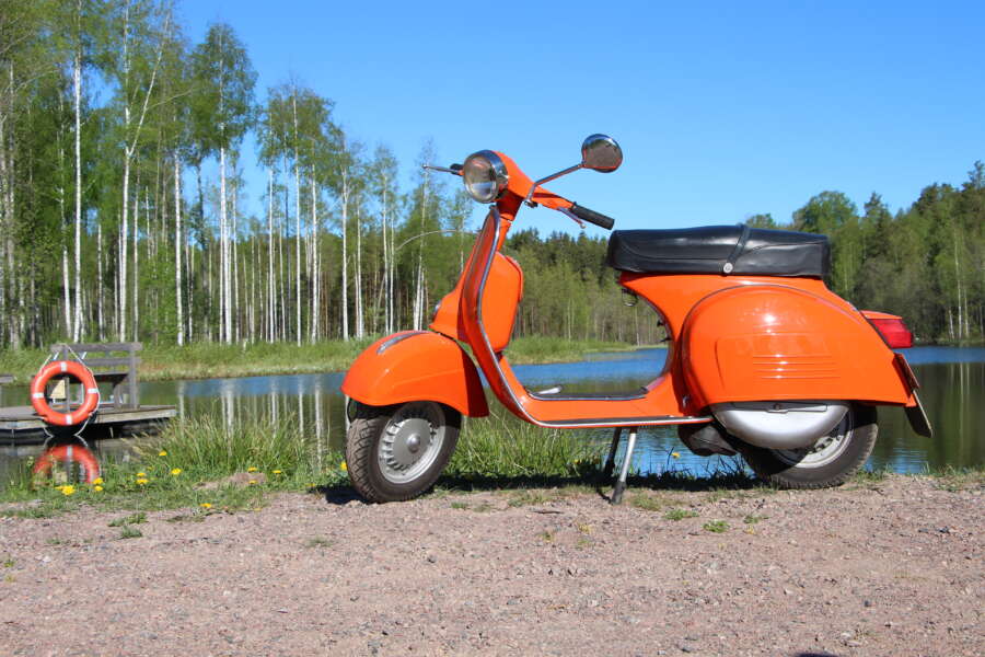 Vespoja valmistetaan edelleen ja tarjolla on muun muassa sähkökäyttöisiä malleja. Karppisen Vespa on vuodelta 1972. 