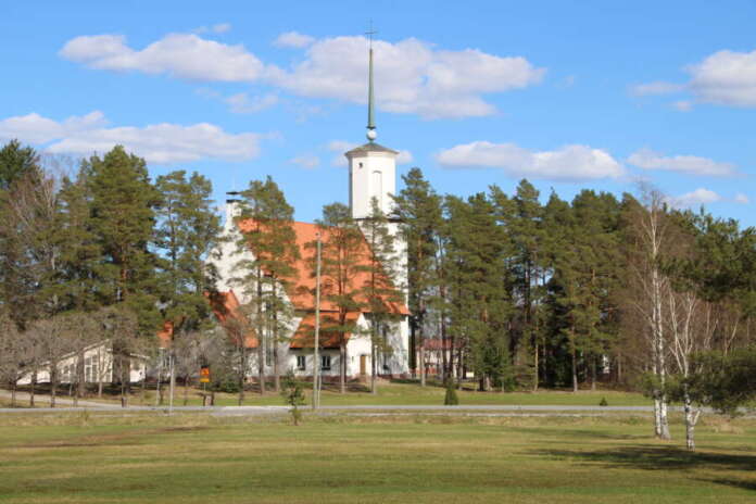 Salon seurakunnan kirkkoneuvosto piti toukokuun lopun kokouksensa Koskella. Neuvoston jäsenet tutustuivat samalla Kosken kirkkoon, johon on tulossa sisäremontti.