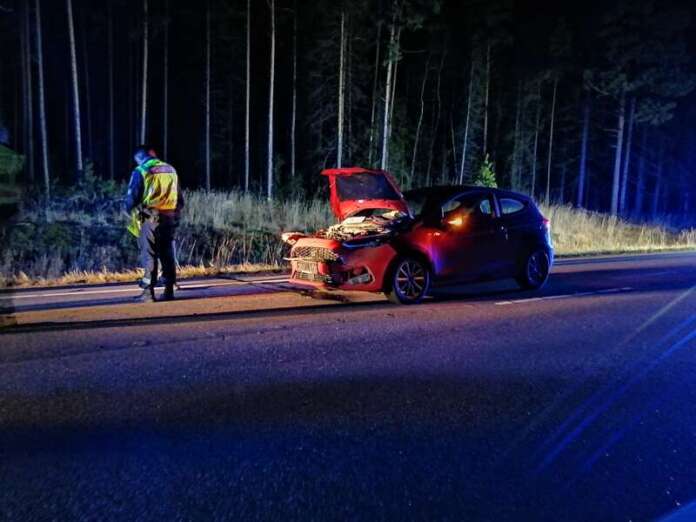 Henkilöautoihin tuli peräänajossa merkittäviä vaurioita. Kuva: Simo Päivärinta.