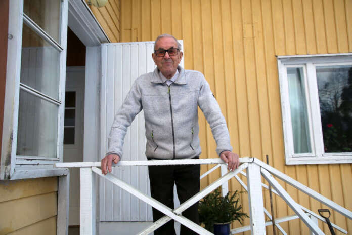 Olli Urmaksen isä, Toivo Urmas, perusti Santion sahan välirauhan aikana vuonna 1940. Sahan naapuriin nousi myös perheen talo. Samassa talossa Olli Urmas asuu edelleen puolisonsa kanssa.