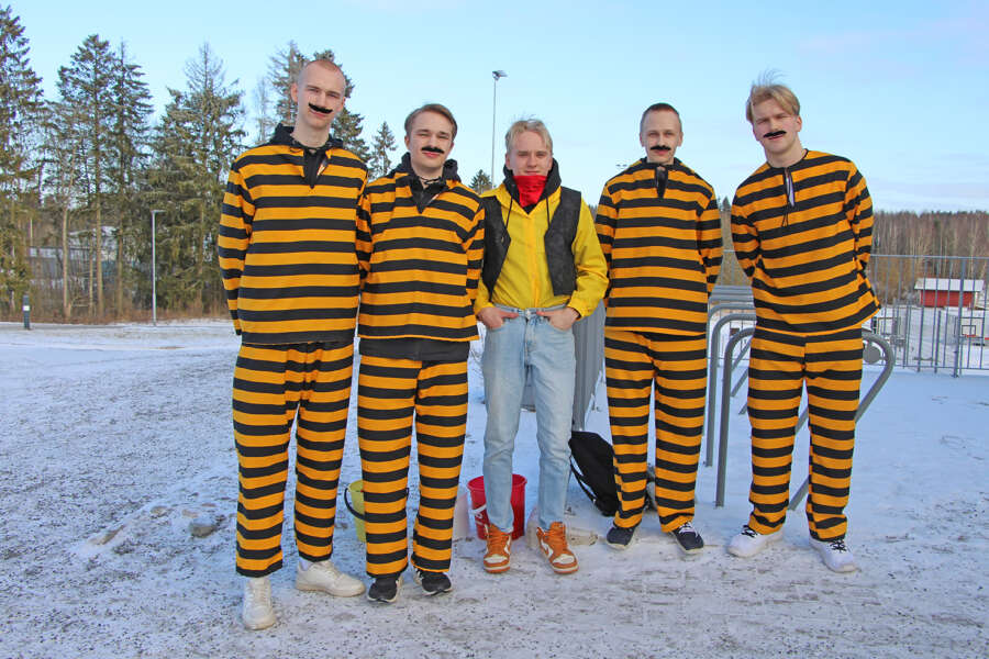 Viiden kaveruksen poppoo Aku Nieminen, Mikael Kajala, Ari-Matti Valtonen, Kaarlo Kanerva ja Joel Jaakkola innostui pukeutumaan Maurice de Beveren luoman villin lännen sarjakuvan hahmoiksi, Daltonin veljeksiksi ja Lucky Lukeksi.